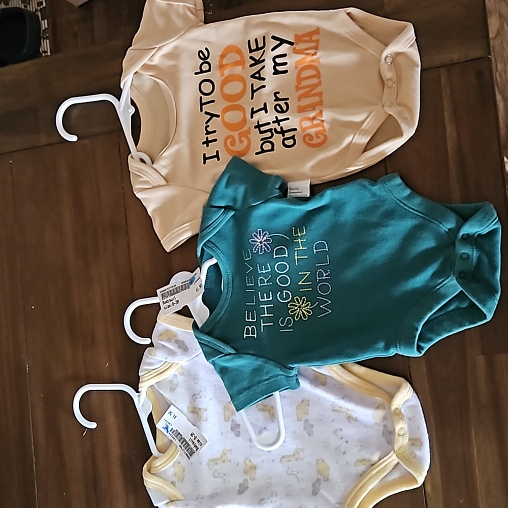 NWOT 0-3 month unisex onesies